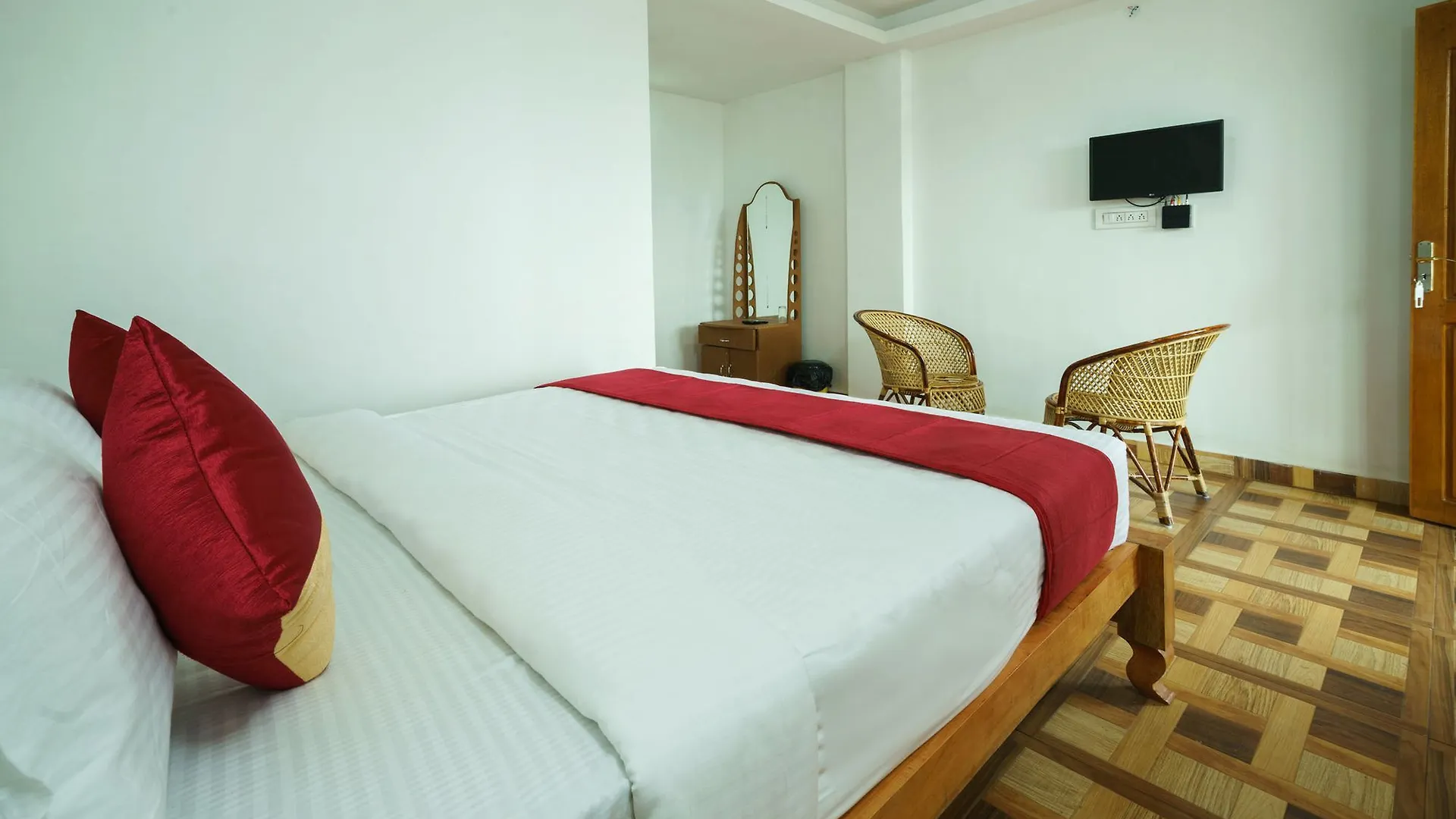 Oyo 10252 Hotel Milky Mist Munnar